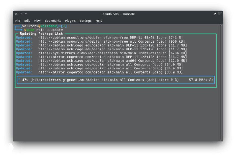 Окно терминала с прогрессом загрузки и подсказками, демонстрирующее минимизированные сообщения и цветовую индикацию действий менеджера пакетов Nala.