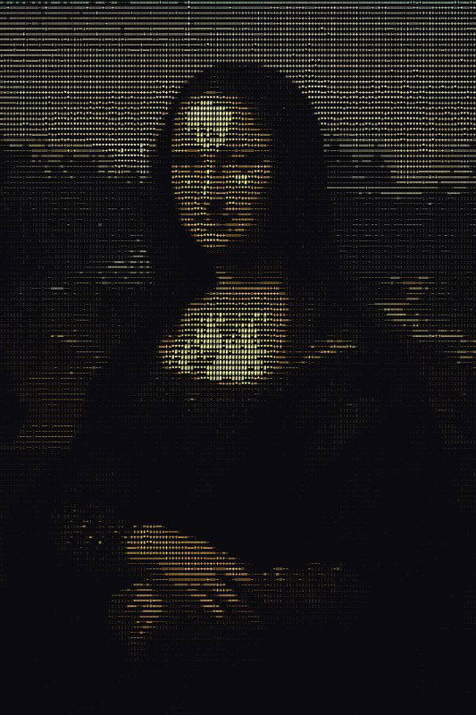 ASCII-версия картины Мона Лиза: сохранены силуэт и тональные переходы, изображение собрано из множества текстовых символов.