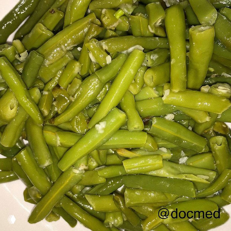 СТРУЧКОВАЯ ФАСОЛЬ С ЧЕСНОКОМ И ОЛИВКОВЫМ МАСЛОМ