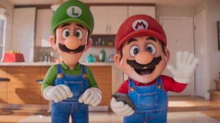 Крупный план двух мультяшных персонажей в стиле видеоигры (весёлые яркие герои) в кухонной обстановке, дружелюбная сцена.