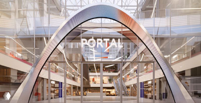 Интерьерная визуализация торгового центра: главный атриум, эскалаторы и брендовые пространства у входа (визуализация проектного решения).