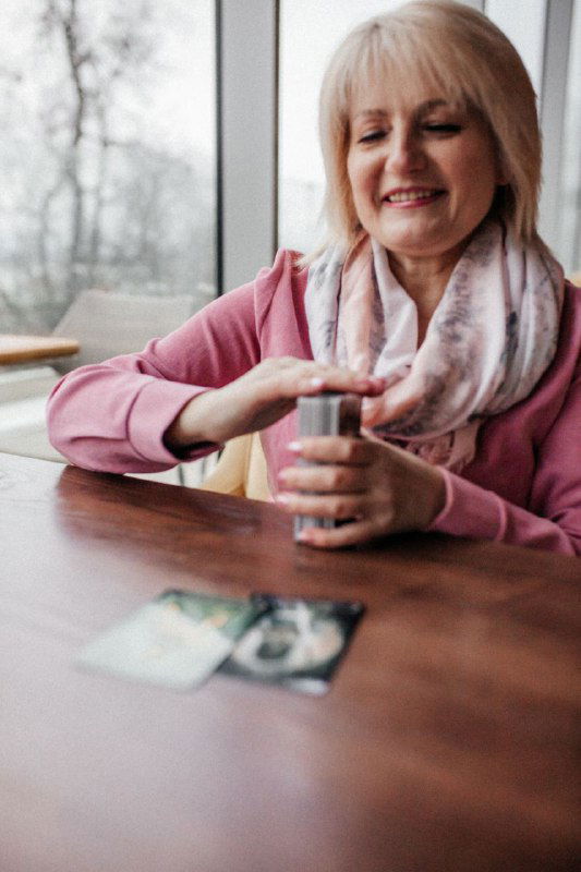 Таролог и гадалка: в чем разница?