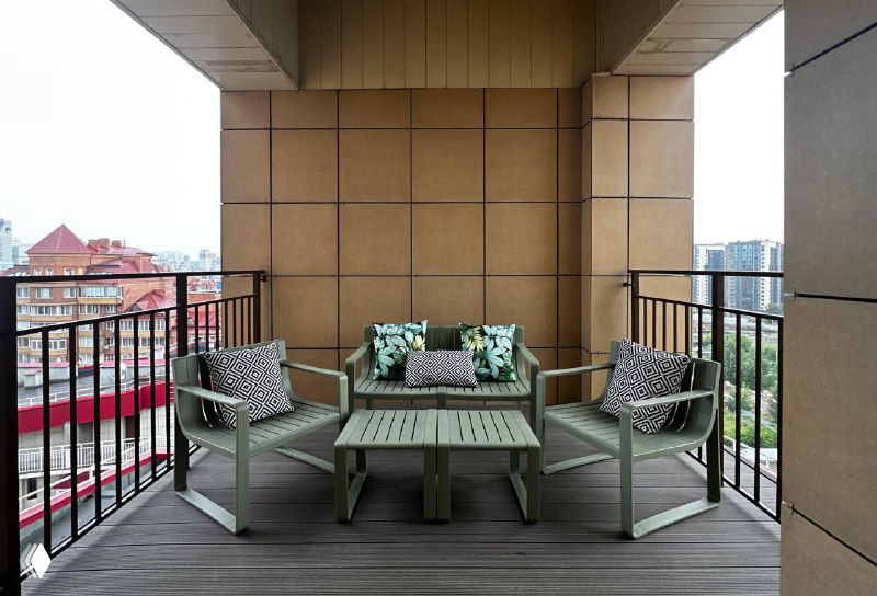 Фото стильного балкона из ДПК — Красноярск