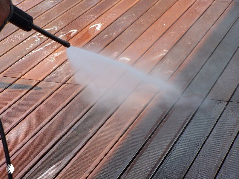 Жирные пятна на ДПК: работающие способы