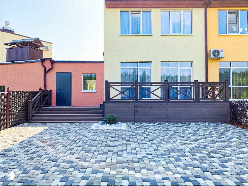 Почему террасу и веранду стоит монтировать осенью