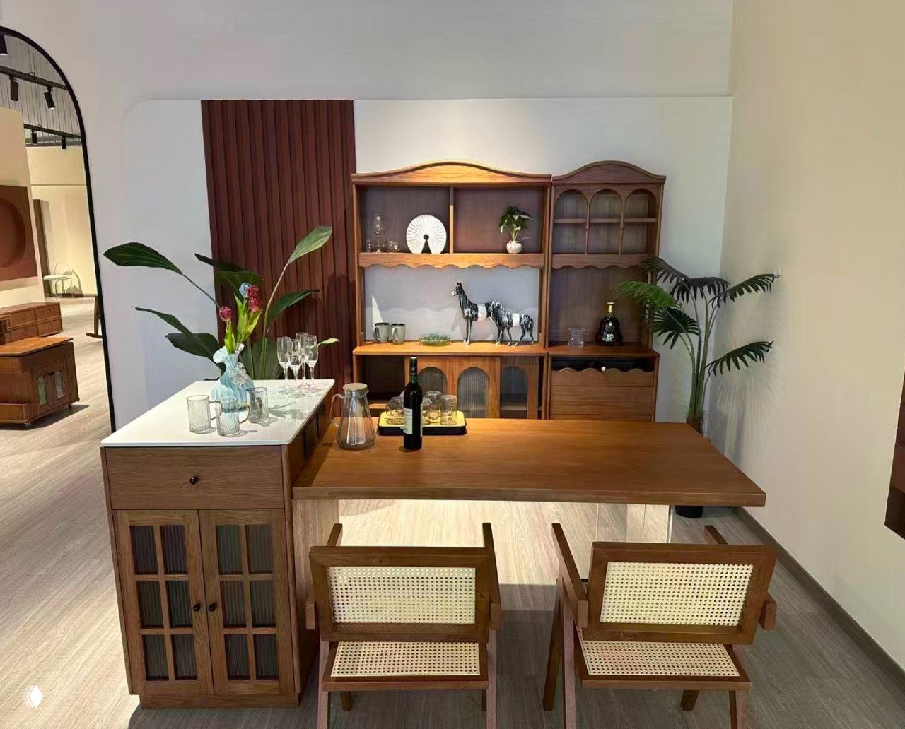 Стол из ясеня – натуральная красота и надежность!