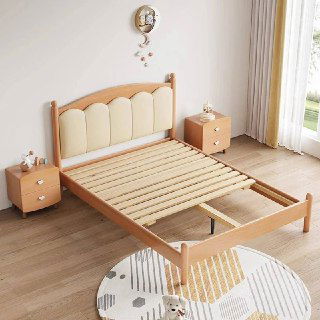 Основание детской кровати из дуба: видны деревянные ламели и конструкция рамы, демонстрирующая вариант без матраса и возможную комплектацию.