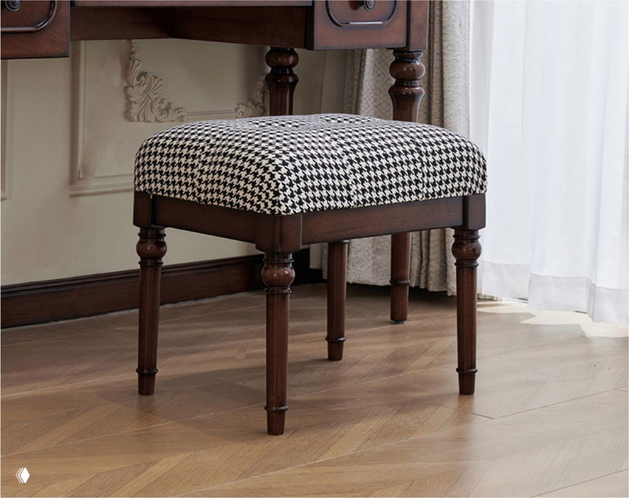 Табурет для макияжа из массива дуба