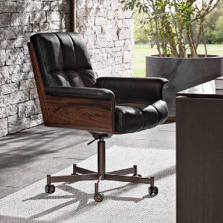 Кресло — массивная спинка и стальные ножки