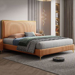 Кровать в тёплой коричнево-рыжей кожаной обивке с золотистыми ножками, акцент на отделку и дизайн изголовья.