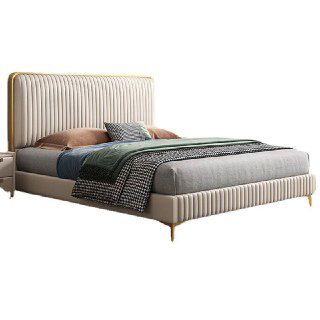 Изолированное изображение кровати на белом фоне — показаны форма, высота изголовья и общие пропорции модели.