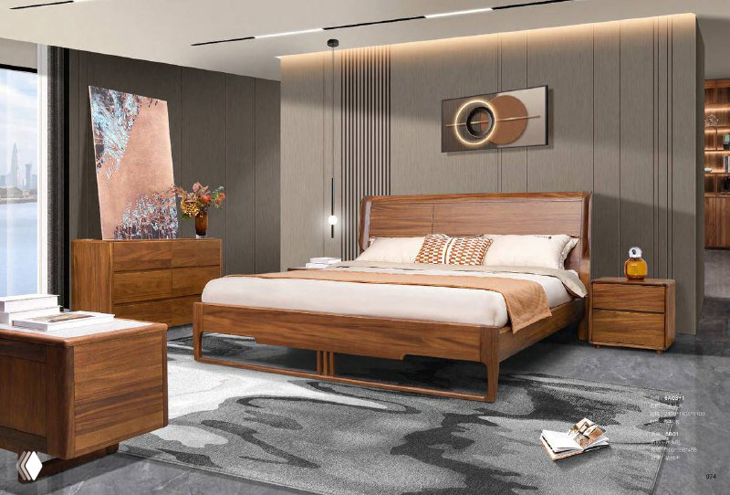 Вид спальни с крупным планом деревянной изголовья и тумбы из массива ореха; нейтральные тона и декоративные элементы.