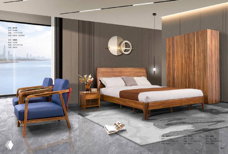 Спальня с кроватью и яркими синими креслами, на переднем плане прикроватная тумба и журнальный столик из тёмного ореха.