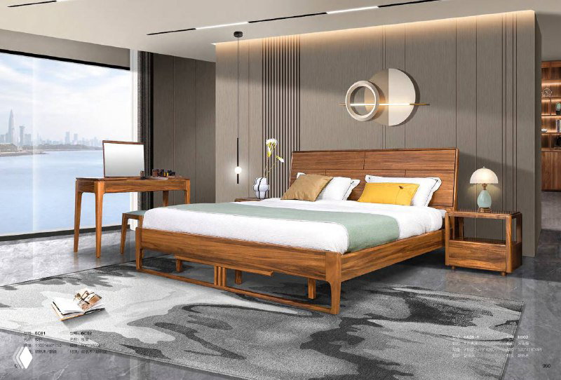 Классический вид спальни с низкой кроватью из южноамериканского ореха и минималистичным декором на фоне текстурированной стены.