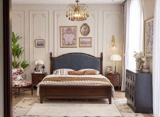 Фронтальный вид кровати из ясеня 180×200: видна отделка из дерева, прикроватные тумбы и декоративные элементы интерьера.