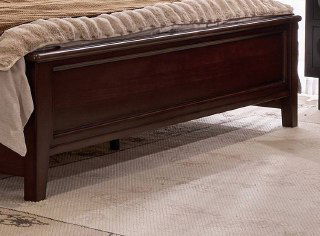 Нижняя часть кровати: массивная деревянная панель и ножки кровати из ясеня, аккуратная отделка и устойчивое основание.