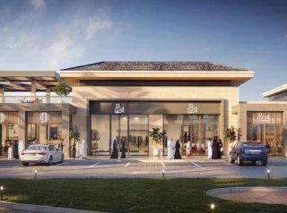 Макет входной группы бутик‑молла в средиземноморском стиле с парковкой и витринами дизайнерских магазинов, архитектурная картинка.