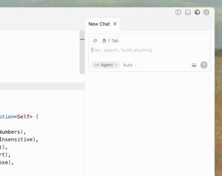 Скриншот интерфейса Cursor: окно чата агента с подсказками автокомплита, видна боковая панель и фрагмент кода в фоновом окне.