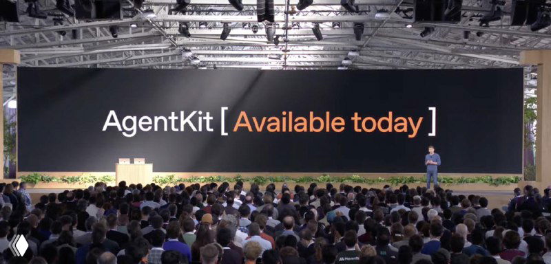 Слайд с надписью «AgentKit [Available today]» и выступающий оратор на сцене; видно большую аудиторию в зале конференции