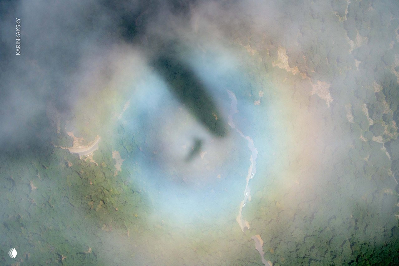 Глория над облаками в горах