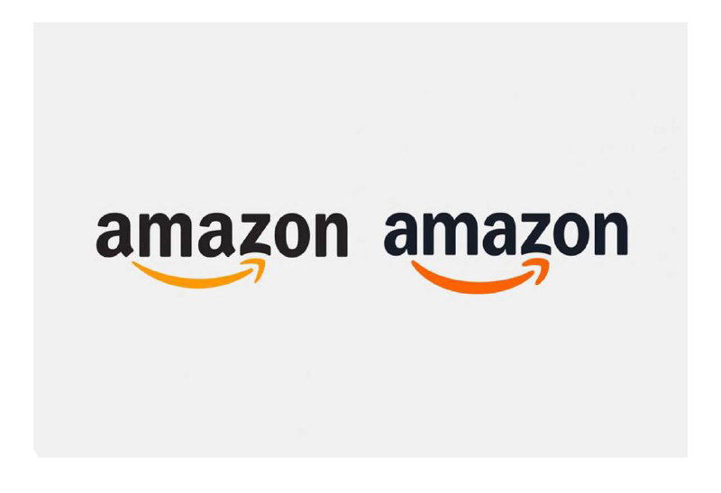 Два варианта логотипа Amazon рядом: прежний и обновлённый шрифт с фирменной стрелкой-улыбкой на светлом фоне, рядом для сравнения.