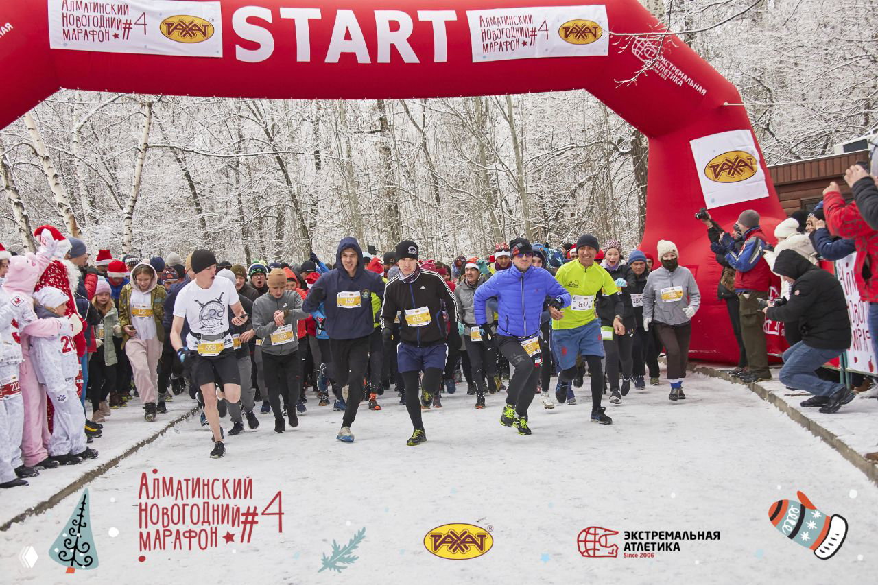 Выдача стартовых пакетов — V Алматинский Новогодний Марафон