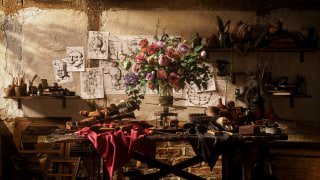 Широкий вид мастерской с большим пышным букетом на столе, вокруг чертежи и инструменты — сложная композиция натюрморта, сочетающая букет, ткани и рабочее пространство художника в стиле ванитас.