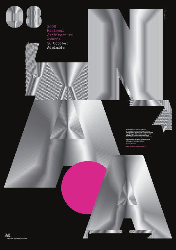 Плакат с крупными металлически-отражающими буквами на тёмном фоне и ярким розовым кругом — игра масштаба и текстур.