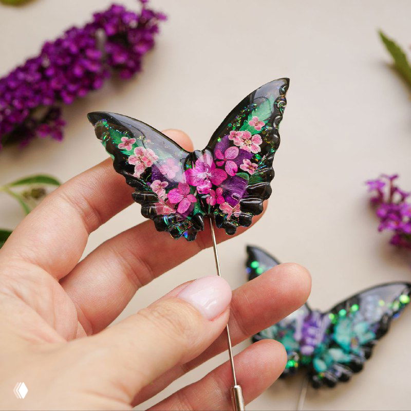 Алиссум в украшениях из смолы