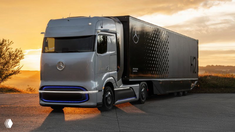 Современный серый грузовик Mercedes с прицепом на рассвете, иллюстрация европейских прототипов и транзитных применений водородных фур.