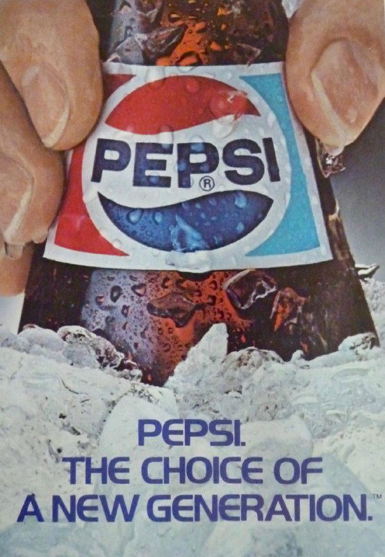 Ретро-реклама Pepsi с логотипом на упаковке и слоганом «Choice of a new generation» — иллюстрация контрастного позиционирования для молодёжи.