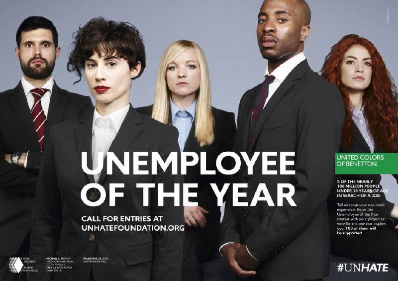 Плакат 'UNEMPLOYEE OF THE YEAR' от Benetton: персонажи разного происхождения и профессий в ироничной композиции, критика трудовой и социальной повестки.