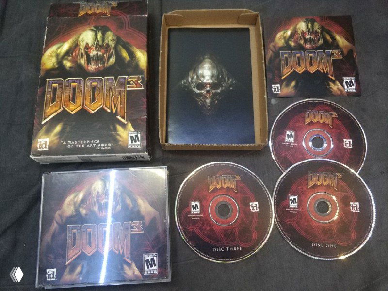 Doom 3: две коробки для коллекции