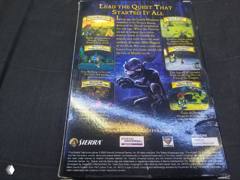 Тыльная панель игры Hobbit (Sierra) с рекламными изображениями и кратким описанием — центральная иллюстрация и логотипы издателя видны на фото.