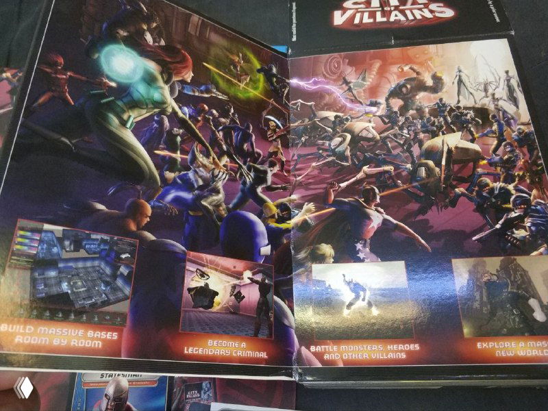 Двухстраничный разворот с яркими артами из City of Villains: сцены с несколькими персонажами, динамичные иллюстрации и композиция.