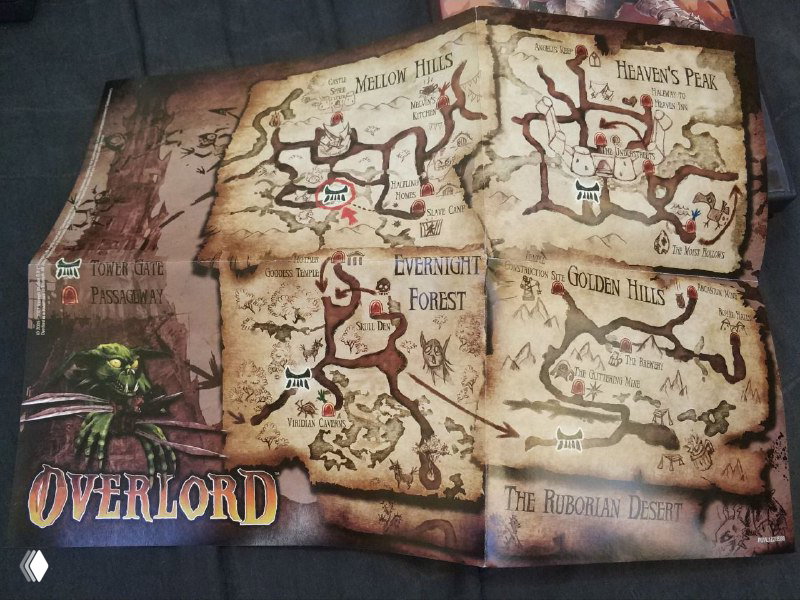 Развёрнутая карта из комплекта Overlord: декоративная игровая карта с обозначениями регионов и дорог, вид всей развёртки на столе.