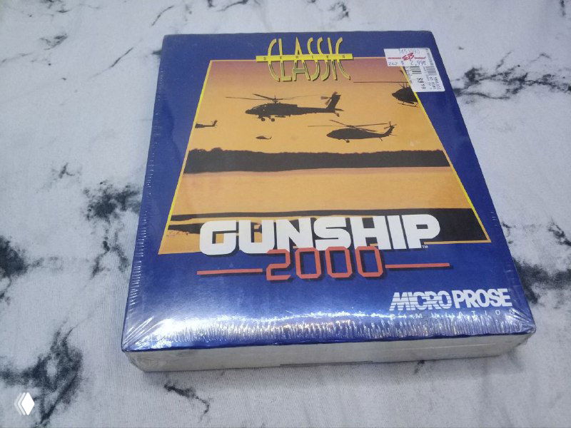 Запечатанная коробка Gunship 2000 Classic Series в синей обложке с логотипом MicroProse, фото спереди на светлом столе.