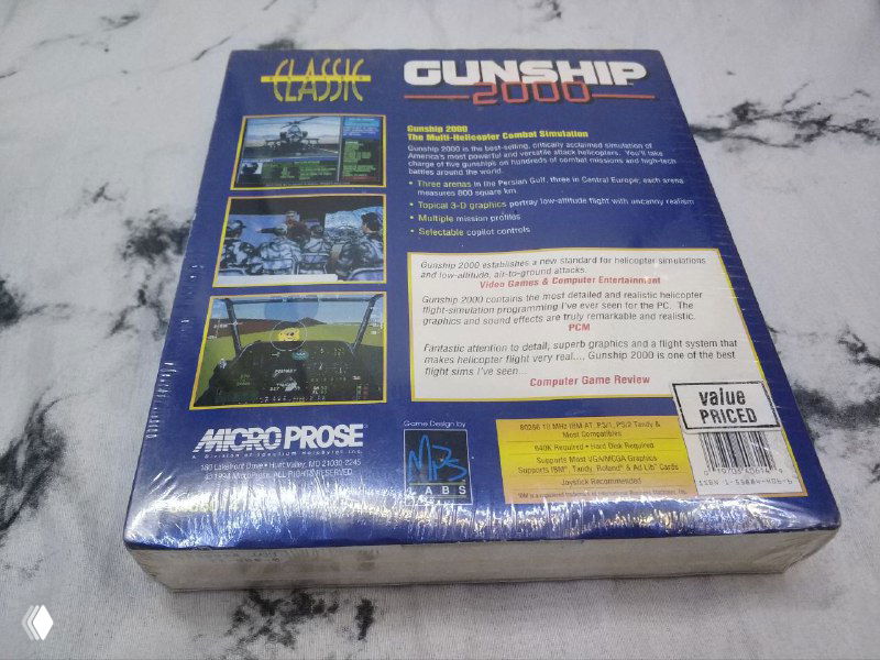 Обратная сторона коробки Gunship 2000 Classic Series с перечислением функций, скриншотами и наклейками, коробка запечатана в плёнку.
