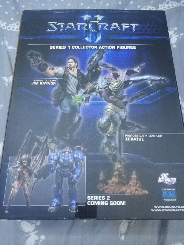 Задняя сторона упаковки StarCraft с артами и изображениями серии, видна информация о других фигурах и общий дизайн коробки серии 1.