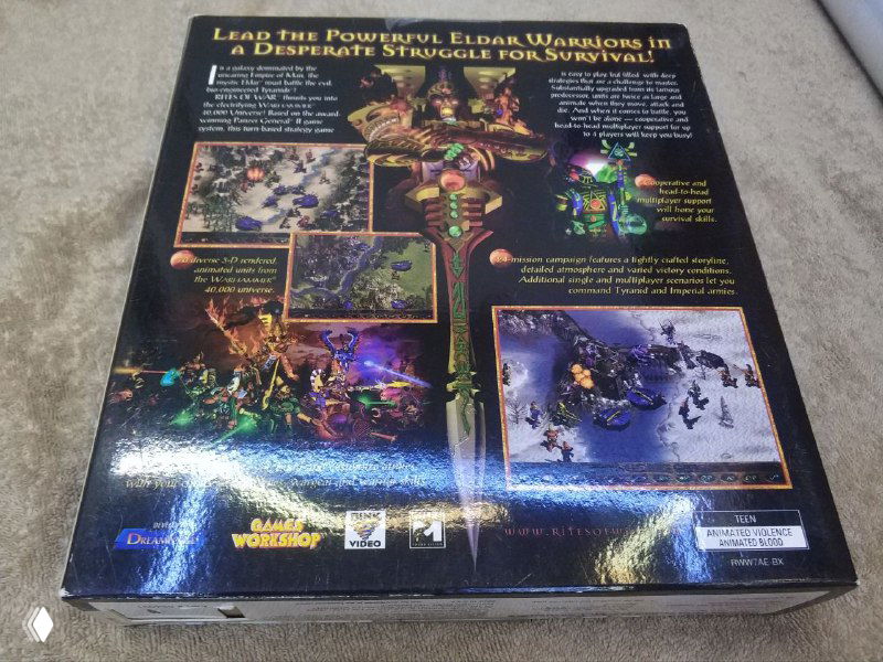 Задняя сторона коробки с описанием игры, несколькими скриншотами и иллюстрациями боевых сцен — типичное оформление коробки 1999 года.