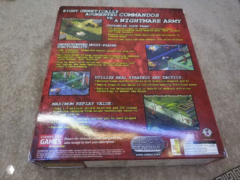 Обратная сторона коробки Abomination с перечислением особенностей: генетически увеличенные командосы, режимы игры, скриншоты и указание про миллион миссий.