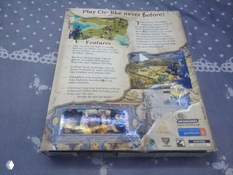 Задняя сторона коробки Civilization III: описание функций, упоминание создания миссий и юнитов, набор скриншотов и логотипы совместимости на фоне оформления.