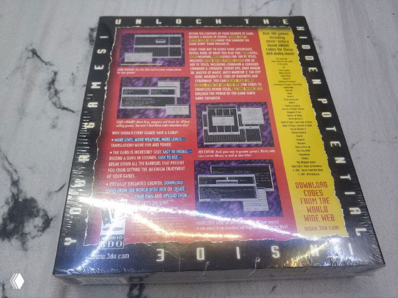 Обратная сторона коробки Game Guru с несколькими скриншотами, описанием функций и перечнем возможностей; упаковка целая, видны цветные блоки текста и изображения интерфейса.