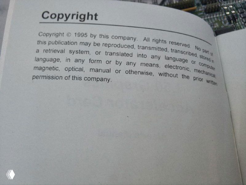 Страница руководства с заголовком Copyright 1995: разворот инструкции с юридическим уведомлением и типографикой, подчёркивающей возраст и происхождение документации к плате.