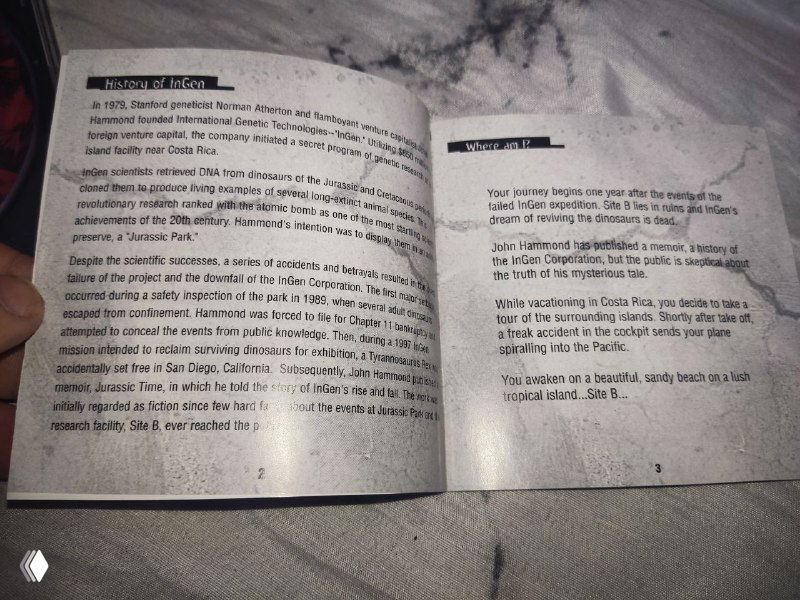 Развёрнутые страницы мануала Trespasser: печатный текст и небольшие иллюстрации на двух соседних страницах, видны номера страниц и форматирование инструкции.