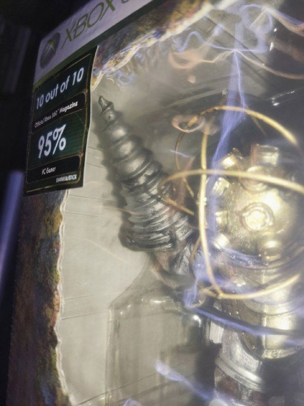 Крупный план фигурки Big Daddy из издания Bioshock Collector's Edition: хорошо видно кончик бура на механическом манипуляторе в этом экземпляре.