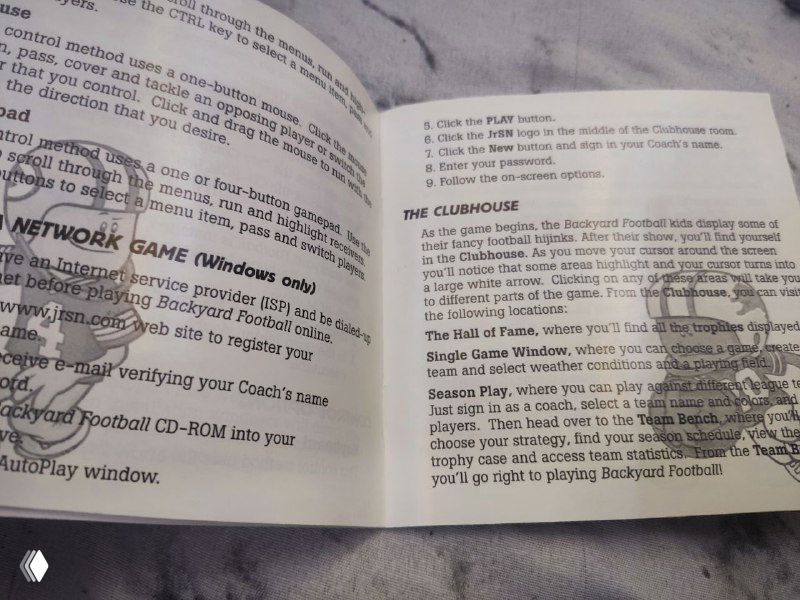 Фрагмент инструкций из мануала Backyard Football: текстовые объяснения и перечисления опций сети/игры на чёрно-белых страницах, видна типографика конца 90-х.
