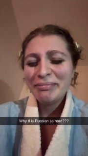 Вертикальная миниатюра с женским лицом в разной гримасе; серия кадров подчёркивает повторяемость сценариев в рекламных роликах Airlearn.