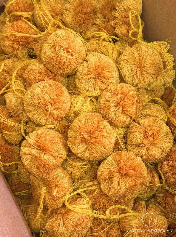 Ящик с апельсинами? Коробка с помпонами!