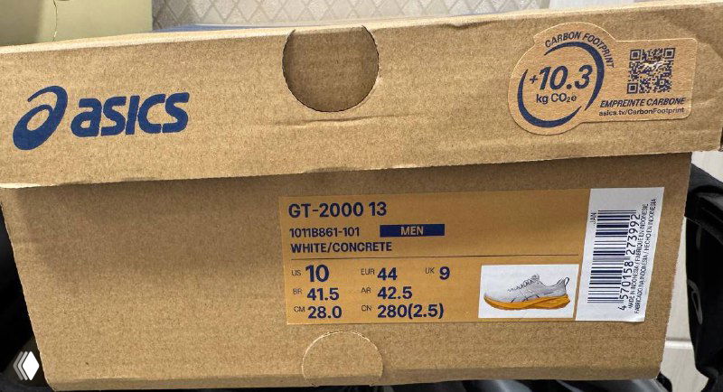 Коричневая коробка ASICS с заводской этикетой GT-2000, размером и штрихкодом — пример маркировки для проверки подлинности.